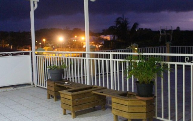 Apartment With One Bedroom In Le Gosier With Furnished Terrace And Wifi 3 Km From The Beach