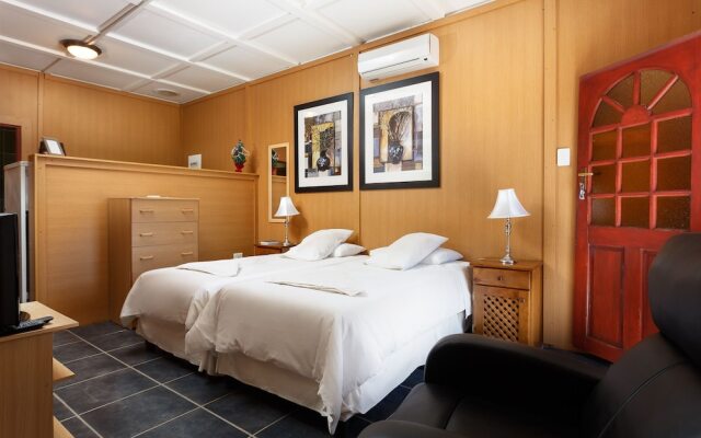 Gariep Dam SunRose Group of Guest Houses