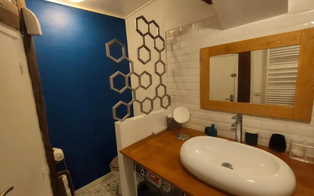 Central & nice ! 3 bedrooms, 2 bathrooms