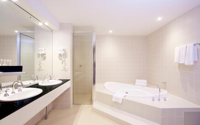 Crowne Plaza Canberra by IHG