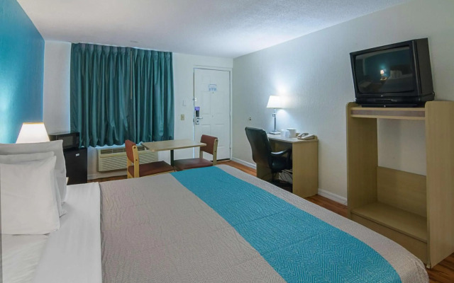 Motel 6 Ocala, FL - Conference Center