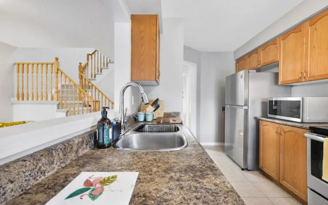 Spacious Whitby Haven 3BR Home Parking