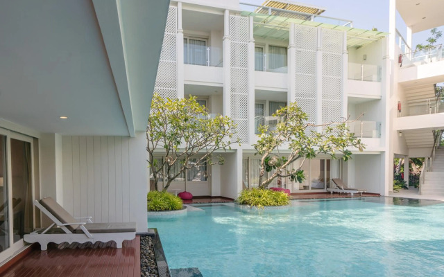 The Sea - Cret Hua Hin