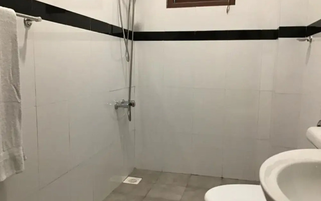 Canalside Villa & Guest House