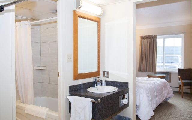 Twin Pine Inn & Suites