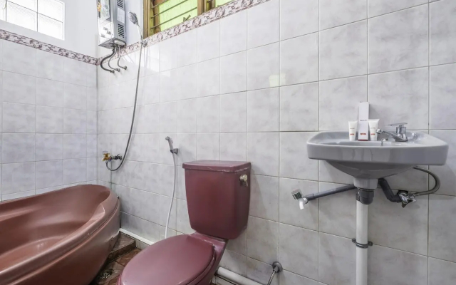 Capital O 1541 Puri Cikole Asri