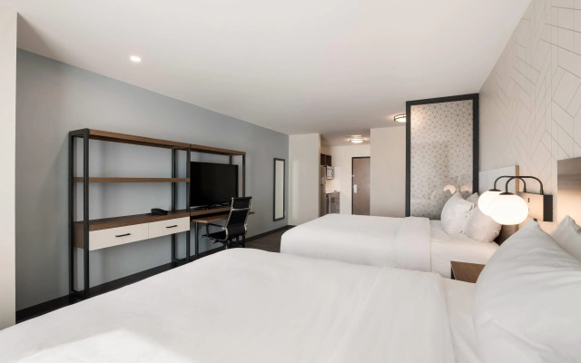 Everhome Suites Corona