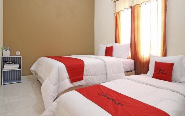 Greenhouse Exclusive Kost Tegalwaras by RedDoorz