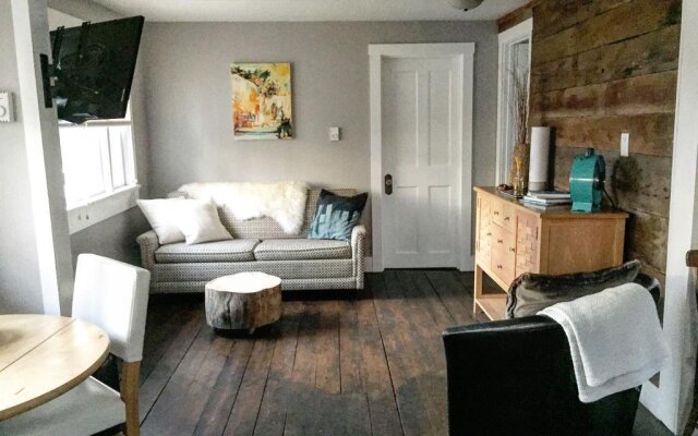 Far Far Away Guesthouse