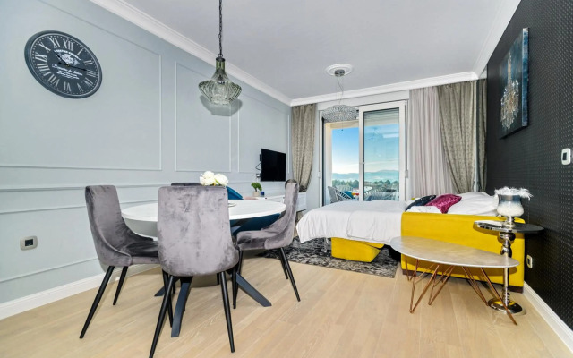 DiVine Luxury Apartment Purple