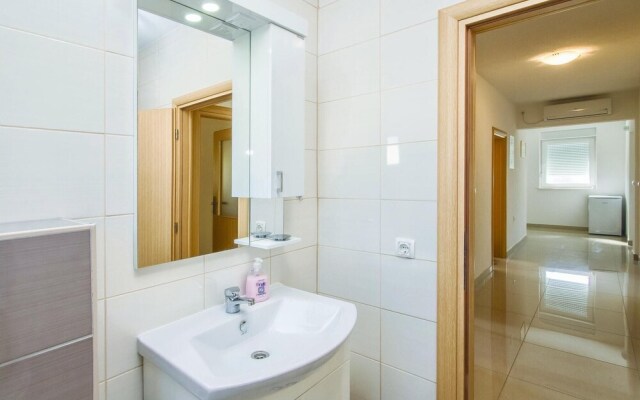 Stunning Home in Mali Rat With Wifi and 3 Bedrooms