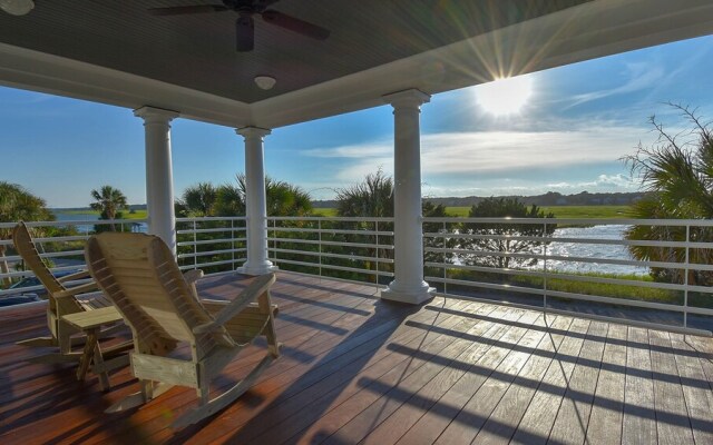 Boat House by Peace Vacations