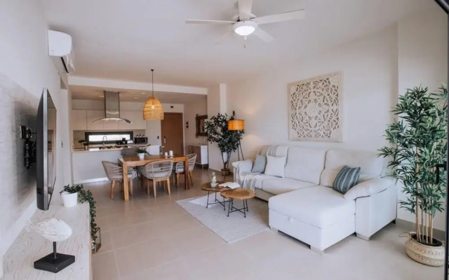 Amazing Condo With Picuzzi Steps From the Beach