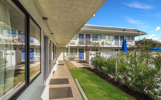 Motel 6 College Station, TX - Bryan