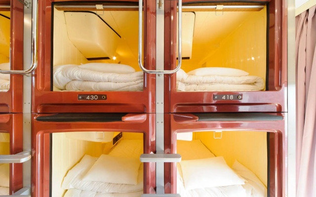 Oak Hostel Cabin
