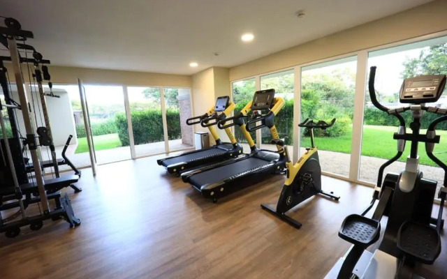 Upscale 2bdr with Jacuzzi - Beach - Fast wifi - Gym