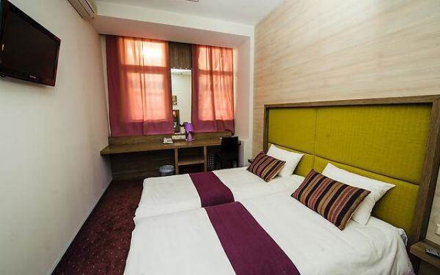 7 Days Hotel Kiev