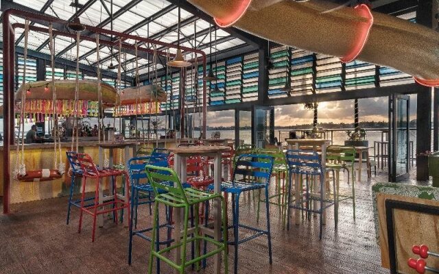 Mayan Monkey Hostel & Bar