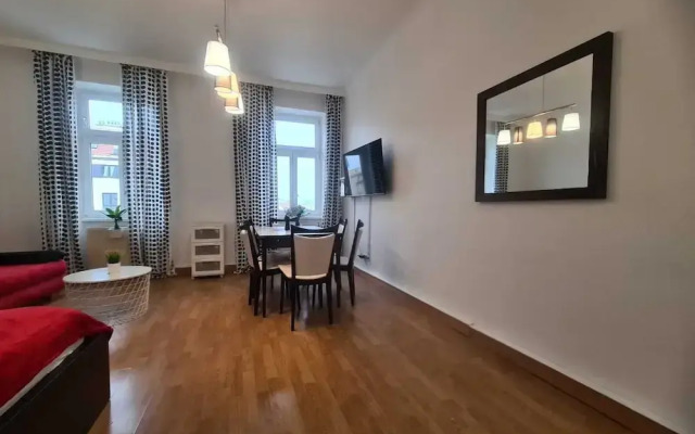 Chic 2BR Apt Downtown Long Stay