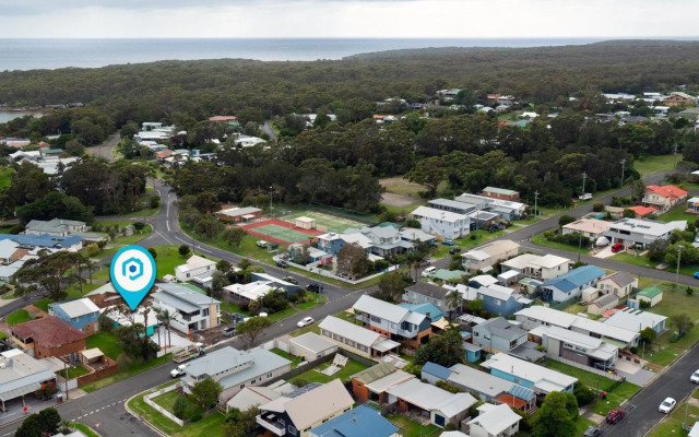 Sandy Feet Retreat - Pet Friendly - 1 Min Walk to Beach