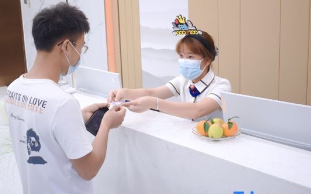 Hilongton Hotel (Shenzhen Traditional Medicine Hospital Guangmingcheng Rail Station Branch) – People – Shenzhen