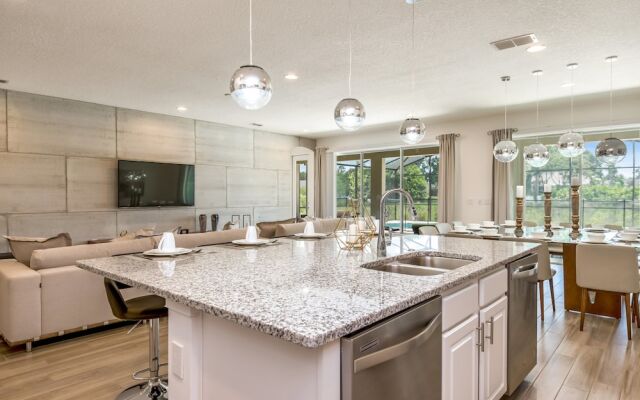 Solterra - 5212 Oakbourne Avenue