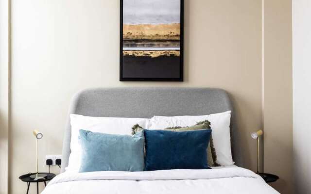 Bright London Bridge Apartment