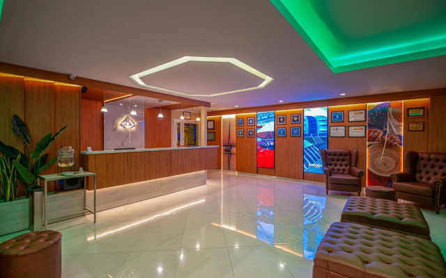 Alto Verde Suites And Apart