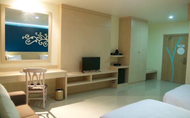 Jolly Suites Petkasem