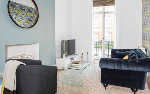 Bright Mayfair Suites by Sonder