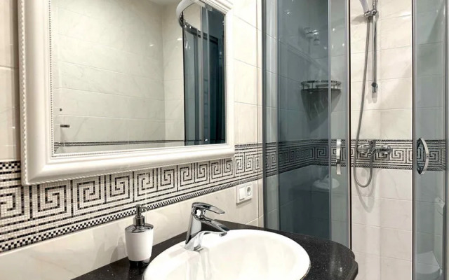 Апартаменты Фамилия Делюкс на улице Строителей, д.3