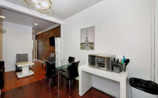 Charming 2BR Apartment Near Times Square