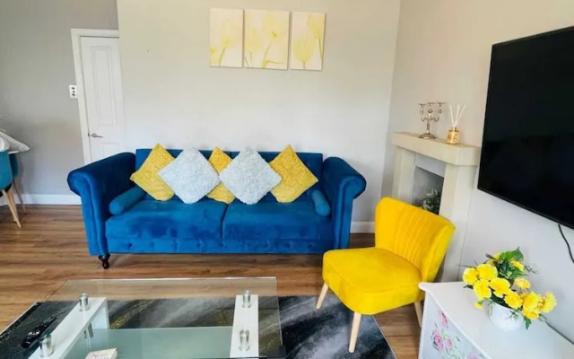 Modern 2 bed Flat, West Kensington, Sleeps 4