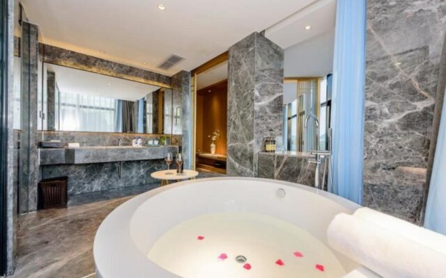 Cozy Home Rooftop Scenic Hotel (Guilin Two Rivers And Four Lakes Elephant Trunk Hill)
