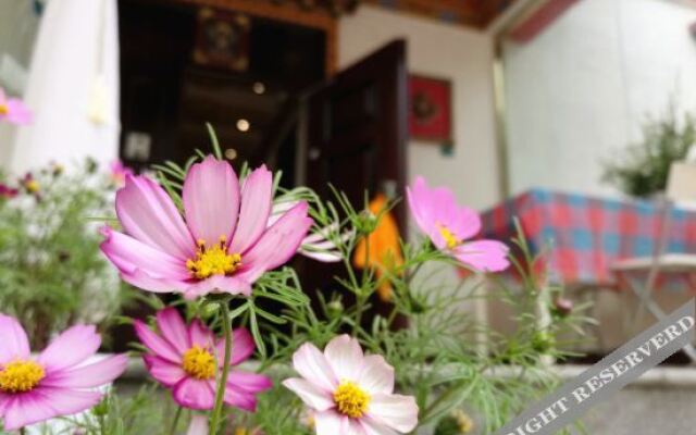 Xueyuqing Tibetan Theme Inn