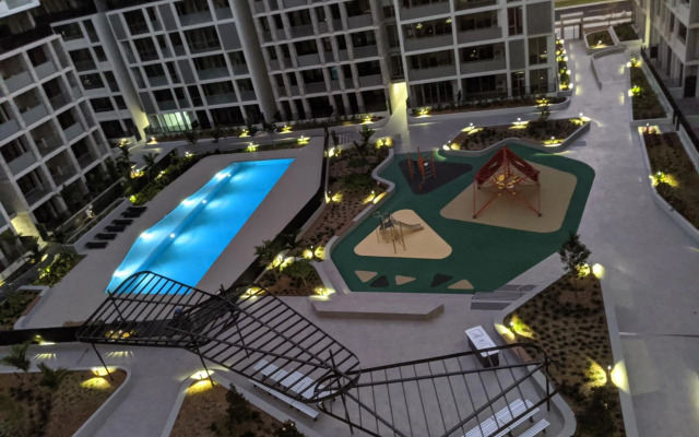 Luxury 3-bed 2-bath, balcony, with pool included, NO PARTIES!