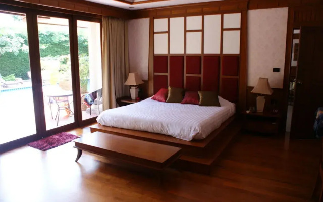 Sirinthara luxury villa