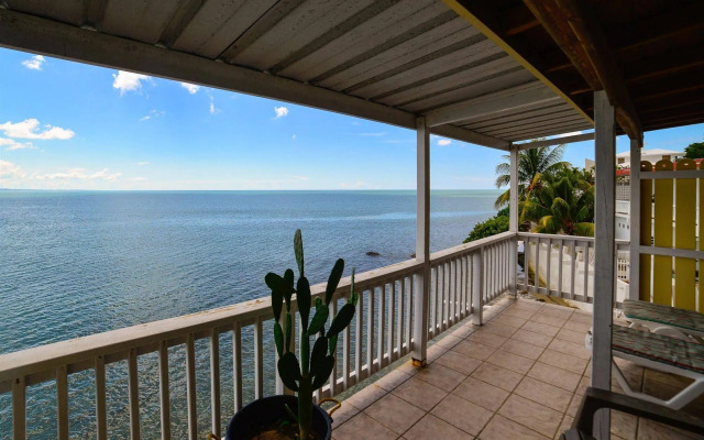 Lemontree Oceanfront Cottages