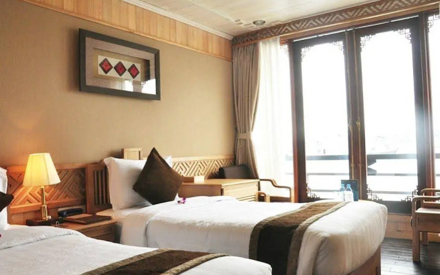 Pelican Halong Cruise