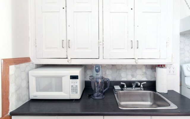 Classic 3BR Facing La Fontaine Park by Namastay