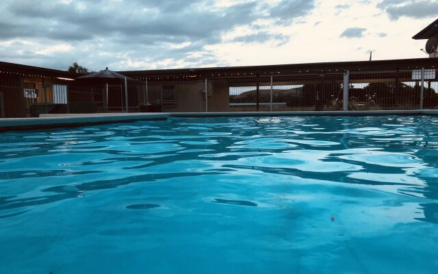 Thornton Lodge Motel
