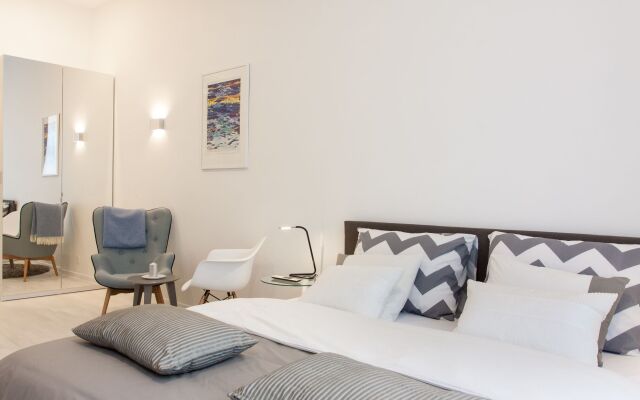 Tesla Boutique Apartments & Rooms