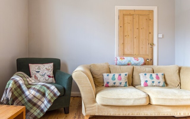 2 Bedroom House with Garden - Sleeps 6