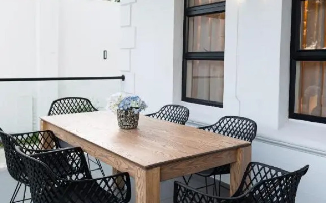 Zet on 9th Avenue (Adults Only)