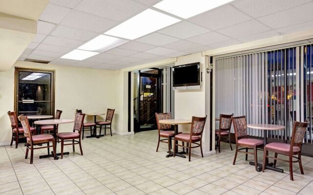 Super 8 Fredericksburg