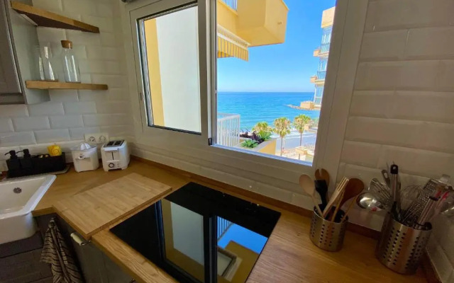 Apartment Overlooking the Beach