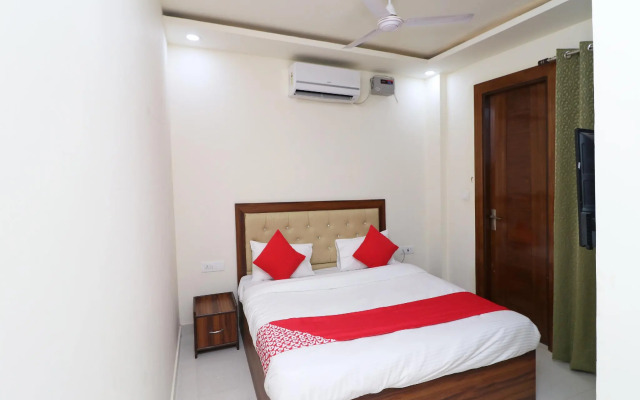 OYO 37078 Hotel Dezzire