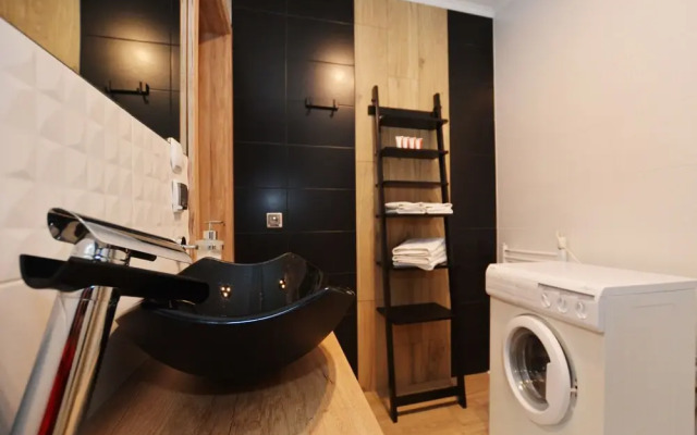 Golden Sun Apartments - Port