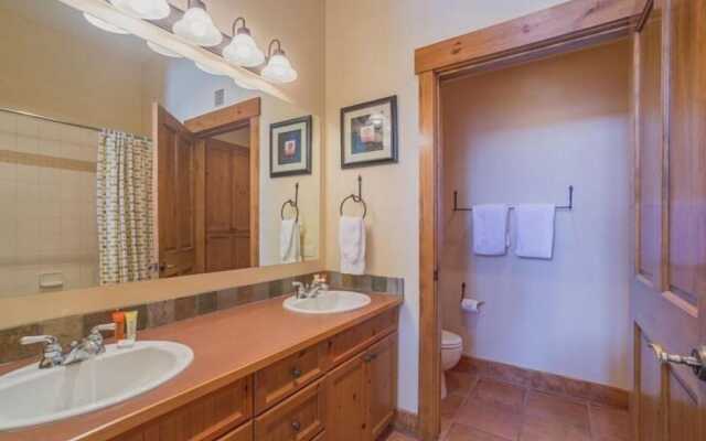 2 Bedroom Colorado Vacation Rental situated in River Run Village Steps from the Summit Express Gondola
