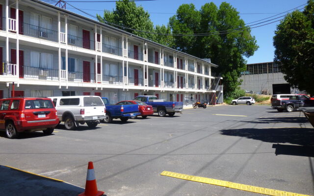 Cougar Land Motel